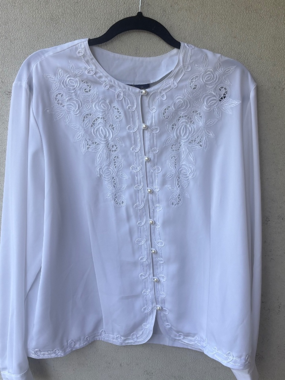 Laura Scott Size 18 White Floral Embroidered Pearl Button Blouse